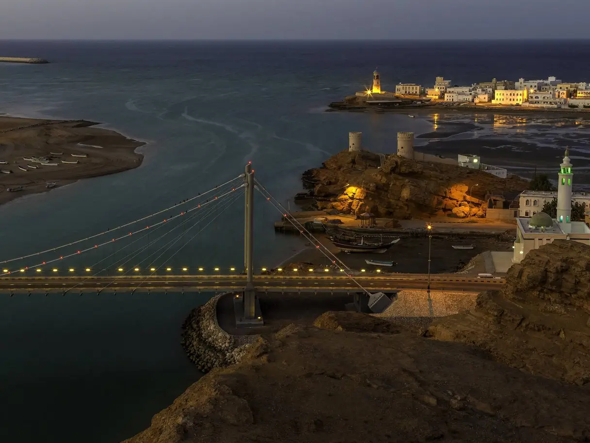 صورة جسر العيجة المعلق (خور البطح)، صورة 1 من 2