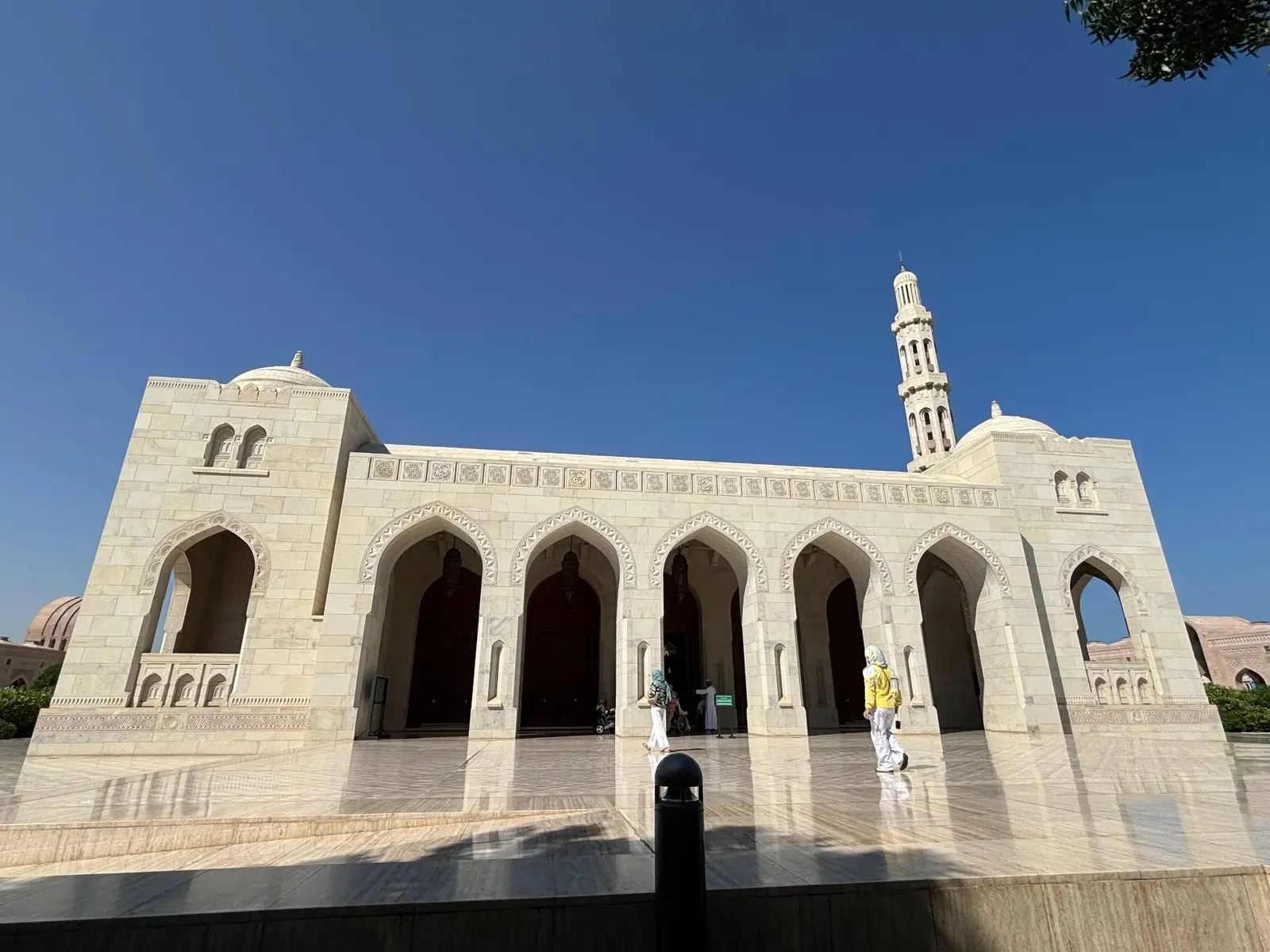 Tour in Sultan Qaboos Grand Mosque