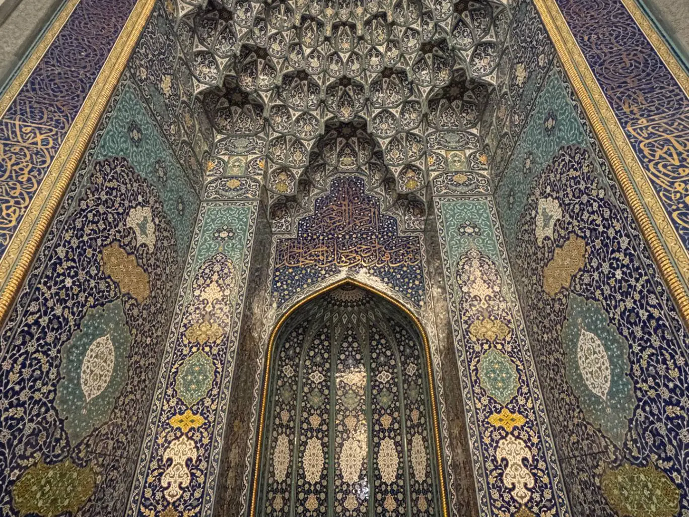 Tour in Sultan Qaboos Grand Mosque