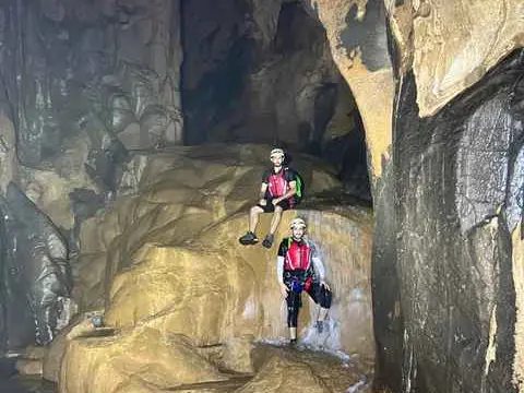 الصورة الرئيسية للجولة كهف الهوته