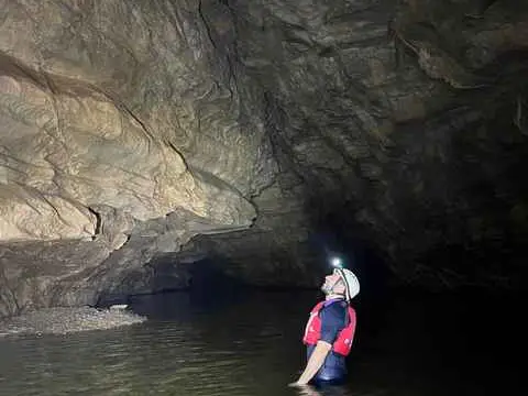 الصورة الرئيسية للجولة كهف الهوته