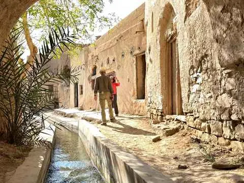 الصورة الرئيسية للجولة نزوى التاريخ
