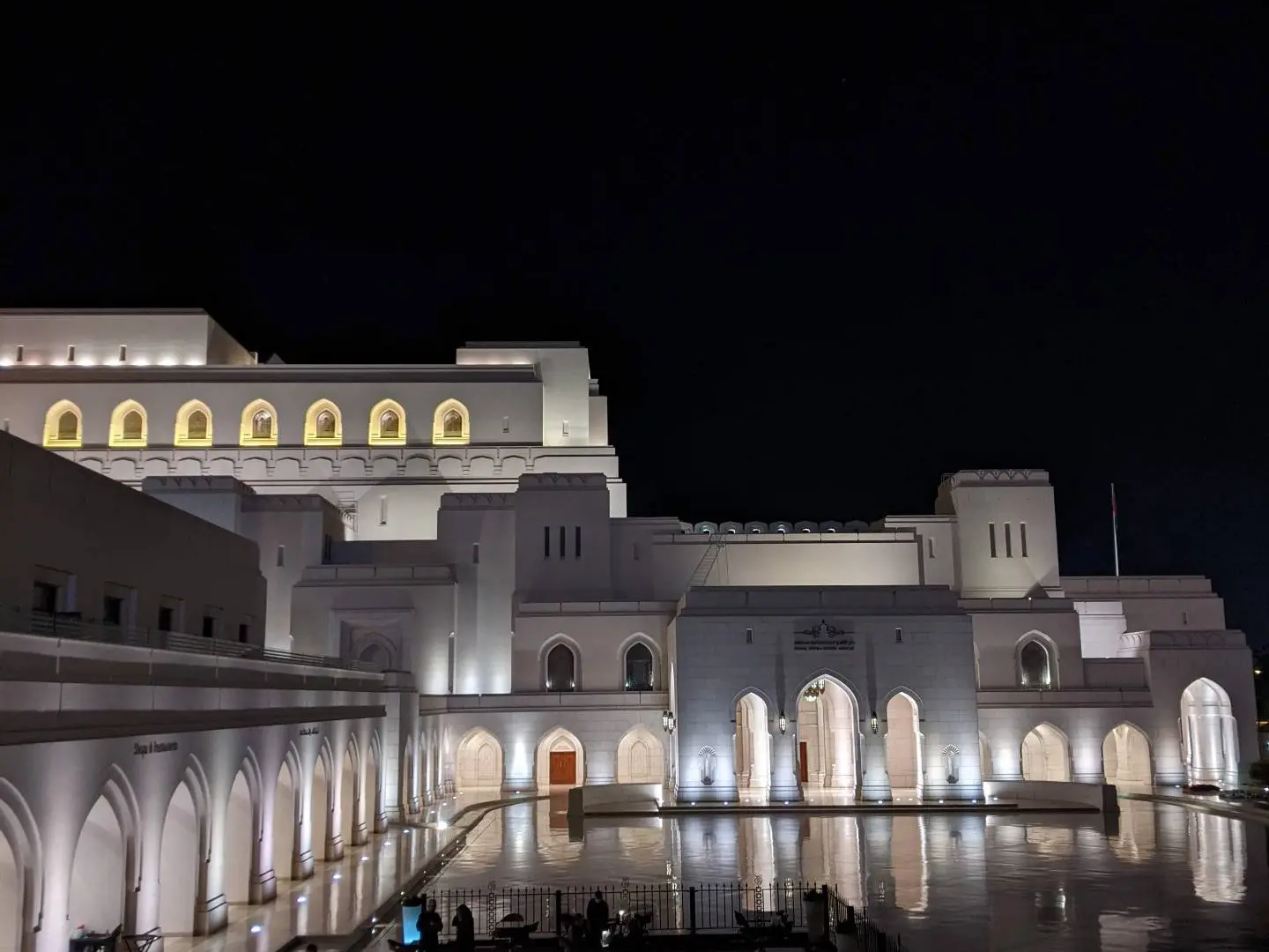 Muscat night city tour with a traditional dinner