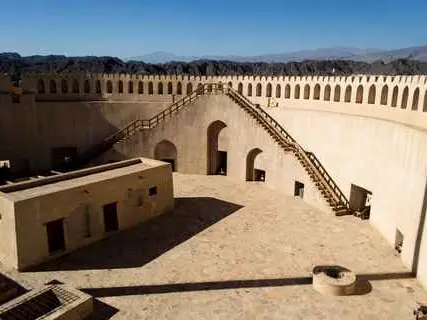 الصورة الرئيسية للجولة جولة خاصة ليوم واحد لاستكشاف عجائب عمان الطبيعية في نزوى، الجبل الأخضر