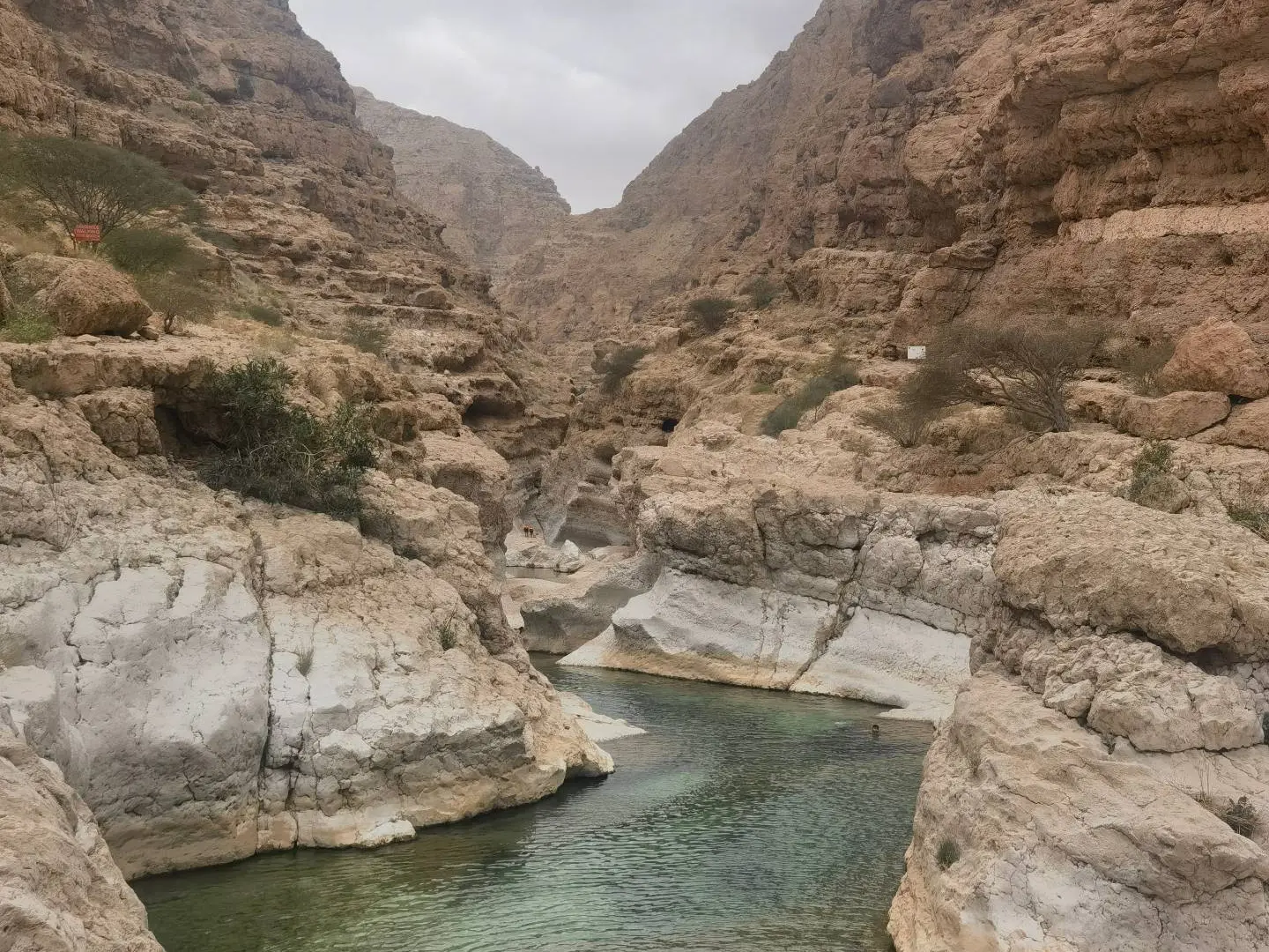 جولة وادي شاب وحفرة بيمه