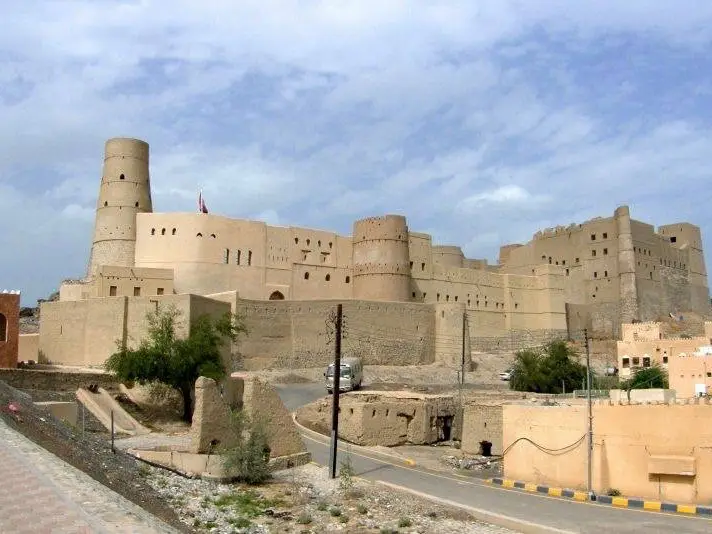 جبل الشمس و نزوى و بهلا و جبرين