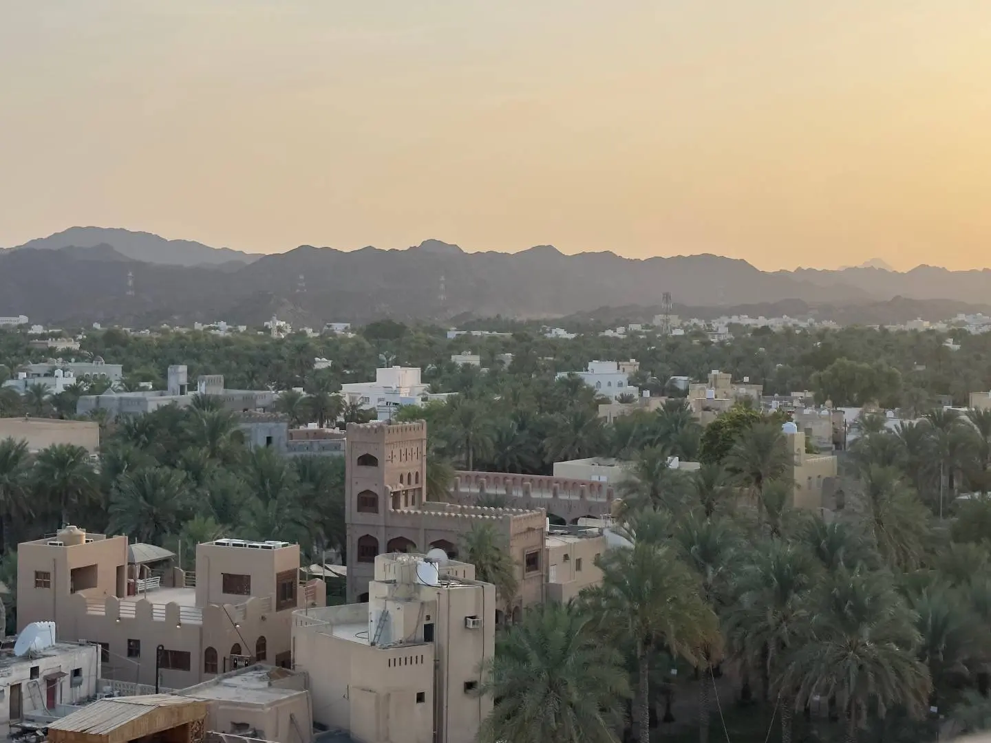 جبل الشمس و نزوى و بهلا و جبرين