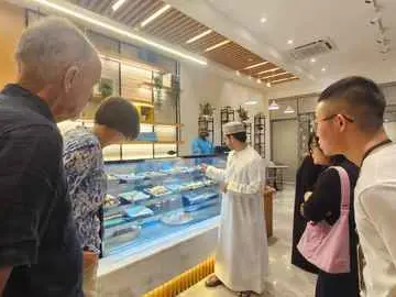 Main tour image for Muscat: Omani Food Tour with Shuwa & Halwa