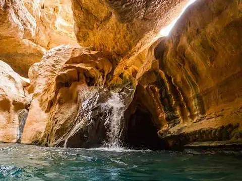 الصورة الرئيسية للجولة جولة مغامرات ووادي شاب وعجائب الطبيعة