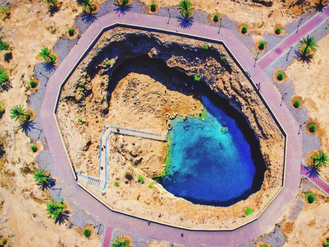 Private tour| 3-Day / 2-Night All-Inclusive Oman Coastal Experience (Muscat → Bimmah Sinkhole → Fins Beach → Tiwi Pebble Beach → Sur → Al Ayjah Bridge → Al Ayjah Lighthouse → Dhow Factory → Night Turtle Watching →  Pink Beach) 