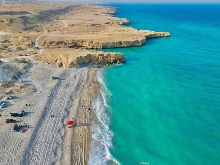 Private tour| 3-Day / 2-Night All-Inclusive Oman Coastal Experience (Muscat → Bimmah Sinkhole → Fins Beach → Tiwi Pebble Beach → Sur → Al Ayjah Bridge → Al Ayjah Lighthouse → Dhow Factory → Night Turtle Watching →  Pink Beach) 