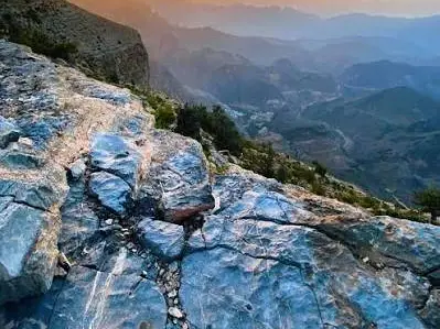 Private Full-Day Tour: From Ancient Forts to Peaks of Clouds