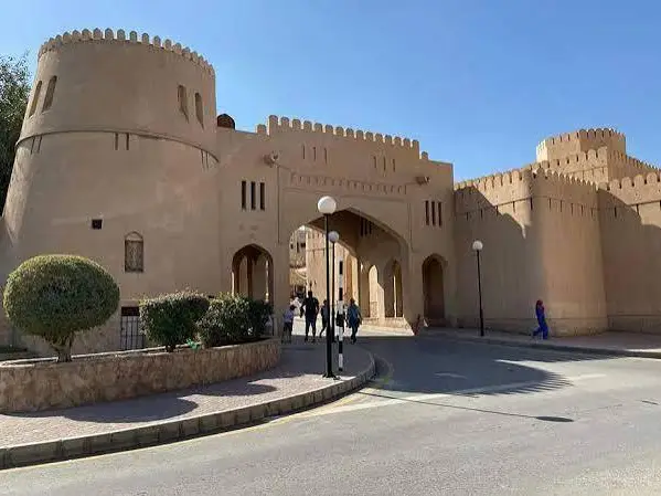 Private Full-Day Tour: From Ancient Forts to Peaks of Clouds