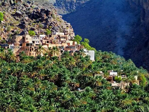 Private Full-Day Tour: From Ancient Forts to Peaks of Clouds