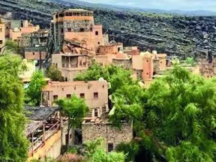 Private Full-Day Tour: From Ancient Forts to Peaks of Clouds