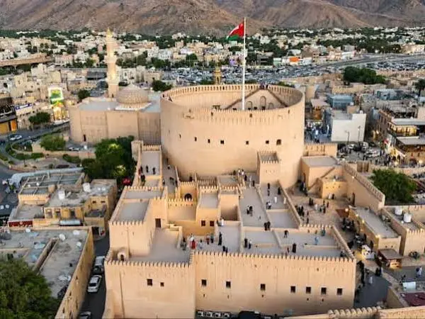 Private Full-Day Tour: From Ancient Forts to Peaks of Clouds