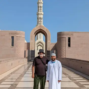 الصورة الرئيسية للمرشد هشام
