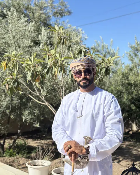صورة المرشد المحلي خلفان