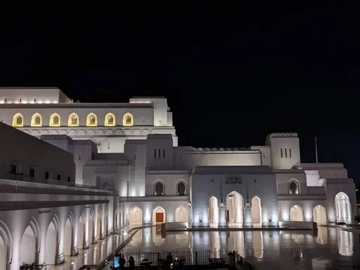 جولة ليلية في مدينة مسقط مع عشاء تقليدي