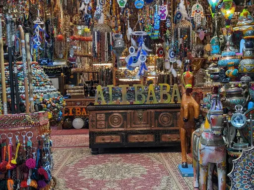 جولة ليلية في مدينة مسقط مع عشاء تقليدي