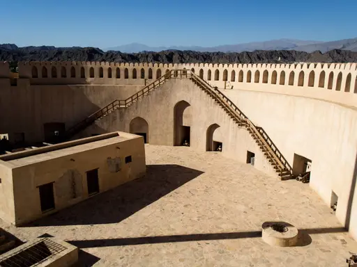 جولة خاصة ليوم واحد لاستكشاف عجائب عمان الطبيعية في نزوى، الجبل الأخضر