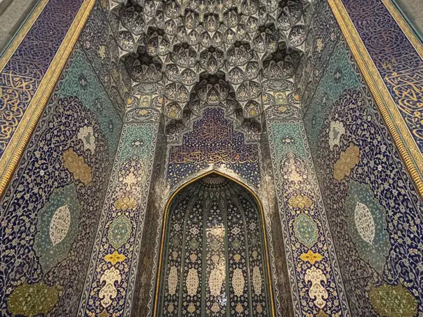 Tour in Sultan Qaboos Grand Mosque