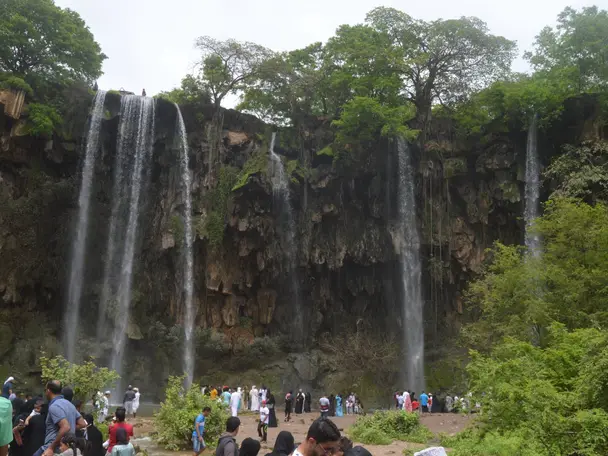 Full-Day Ayn Athum & Waterfalls - Group Tour