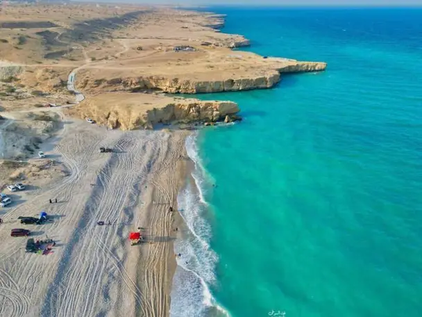 Private tour| 3-Day / 2-Night All-Inclusive Oman Coastal Experience (Muscat → Bimmah Sinkhole → Fins Beach → Tiwi Pebble Beach → Sur → Al Ayjah Bridge → Al Ayjah Lighthouse → Dhow Factory → Night Turtle Watching →  Pink Beach) 