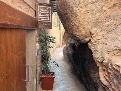 Private Full-Day Tour: From Ancient Forts to Peaks of Clouds
