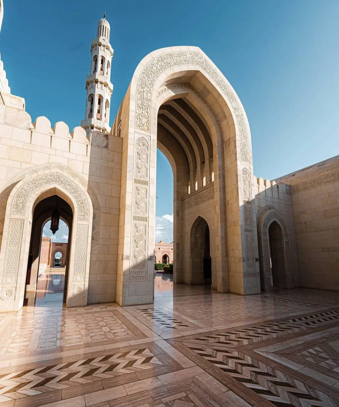 جولة في مدينة مسقط (استغل زيارتك بأفضل شكل)