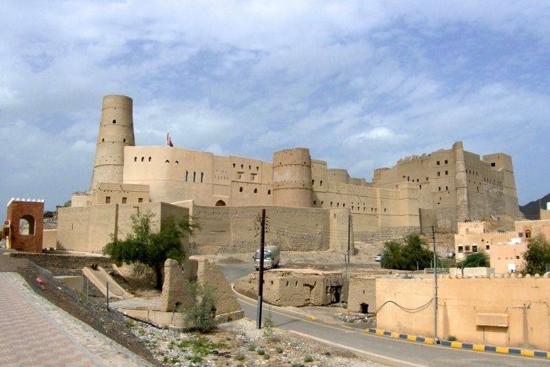 جبل الشمس و نزوى و بهلا و جبرين