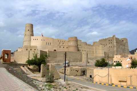 الصورة الرئيسية للجولة جبل الشمس و نزوى و بهلا و جبرين 