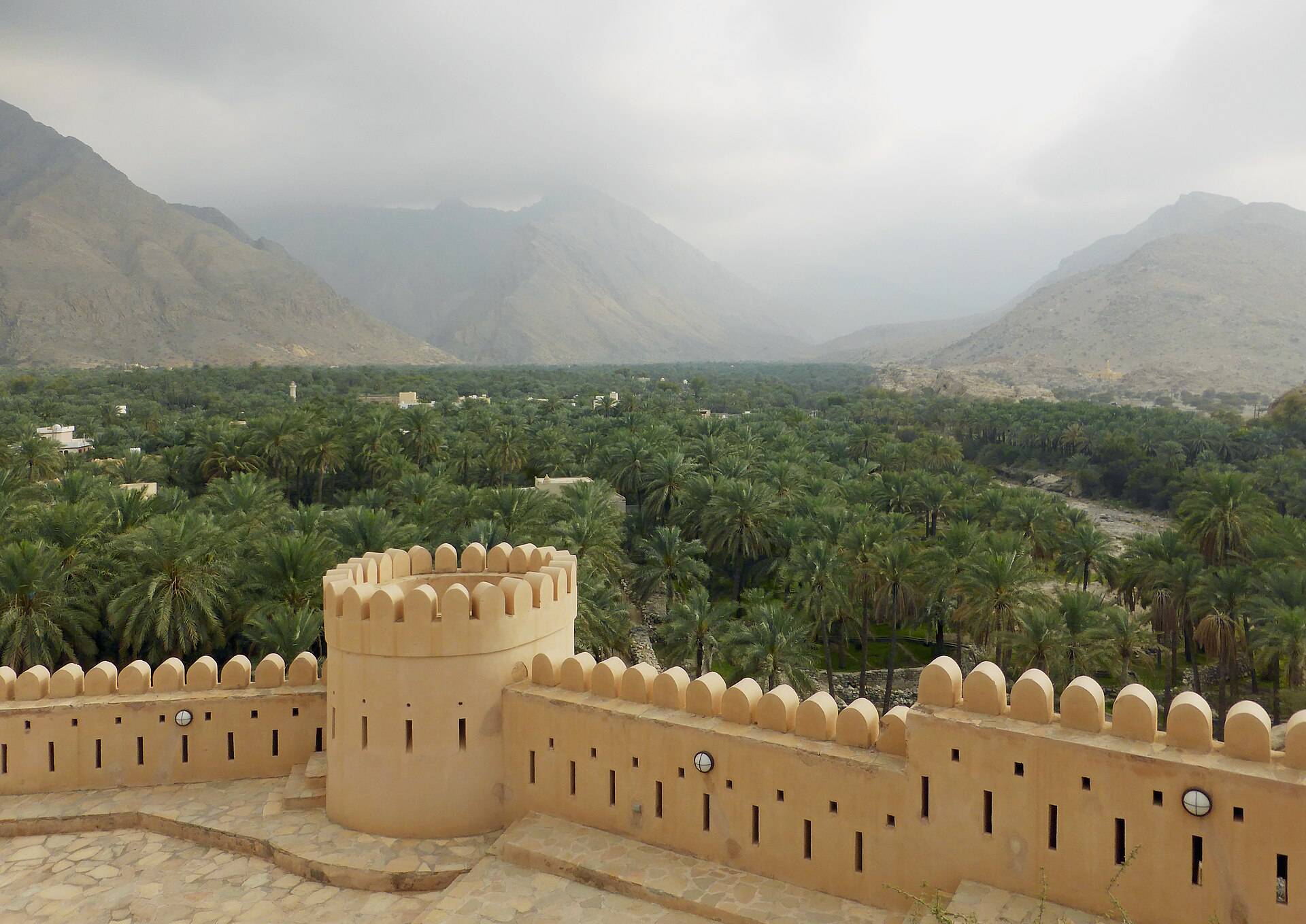 صورة حصن الرستاق