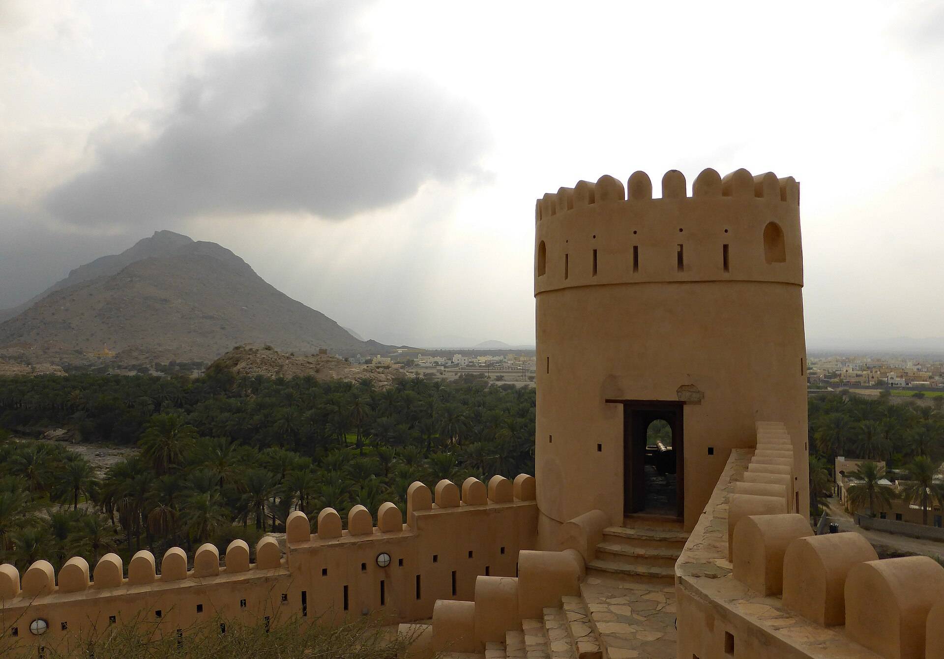 صورة حصن الرستاق
