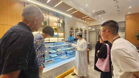 Main tour image for Muscat: Omani Food Tour with Shuwa & Halwa