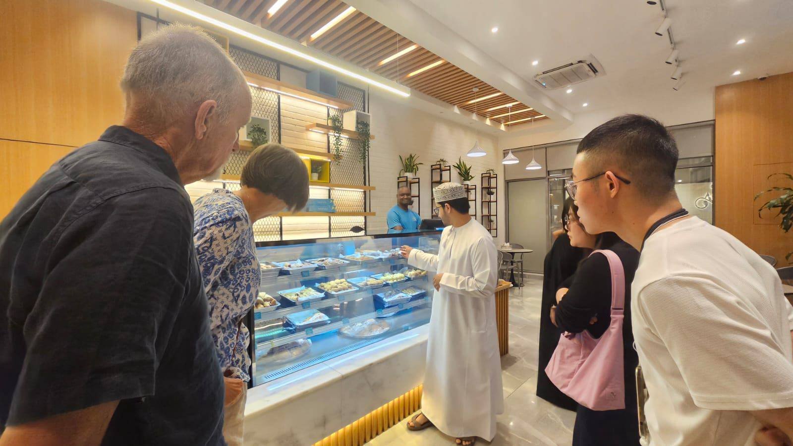 Muscat: Omani Food Tour with Shuwa & Halwa